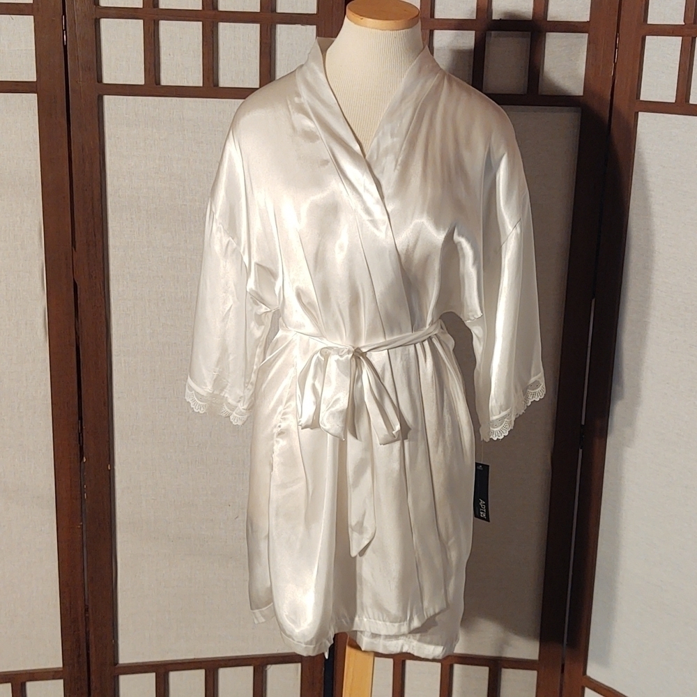 Apt. 9 Satin Bride Knee-length Robe Sz M NWT